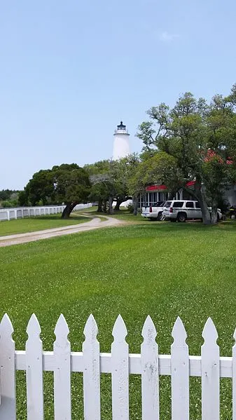 337px-ocracoke island lighthouse image 1