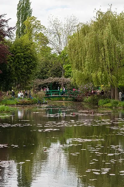 398px-claude monet house and garden in giverny %288742616306%29