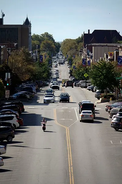 400px-massachusetts street in downtown lawrence%2c kansas