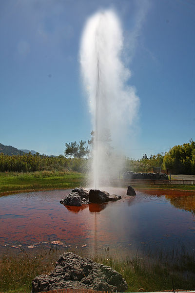 400px-old faithful geyser of california %289317201078%29