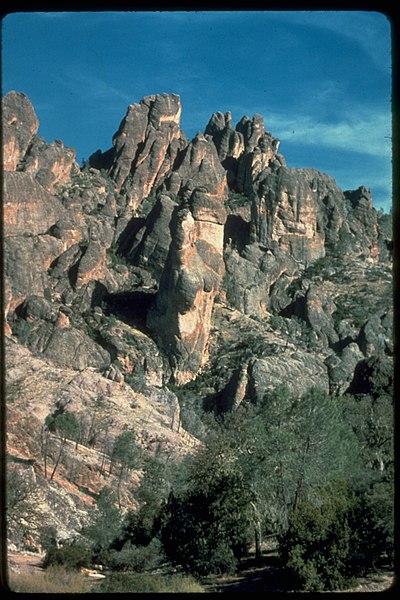 400px-pinnacles national park pinn3717