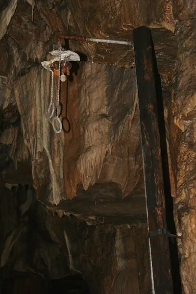 400px-pooles cavern 6