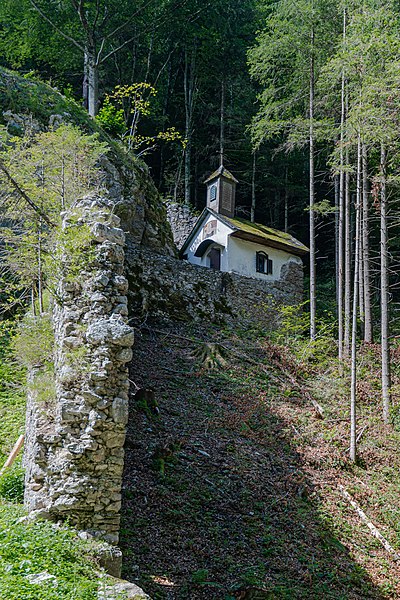 400px-scharnstein wagnerkapelle talsperrmauer-9367