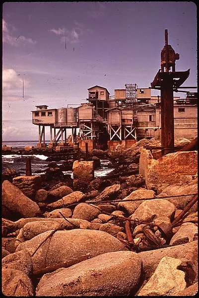 401px-california - cannery row%2c monterey harbor - nara - 543405