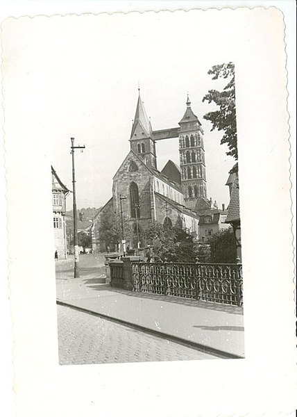 428px-esslingen-neckar church%2c october 2%2c 1948 %285491626513%29