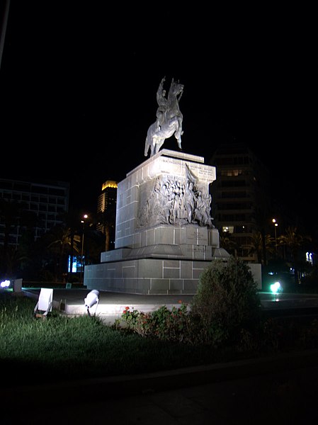 449px-atat%c3%bcrk monument at night