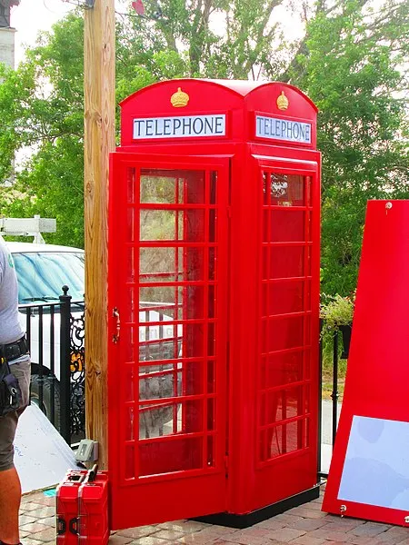 450px-british-style phone booth%2c lake placid%2c florida