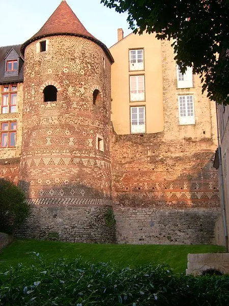 450px-enceinte gallo-romaine du mans