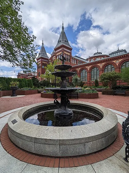 450px-fountain at the smithsonian arts and industries building