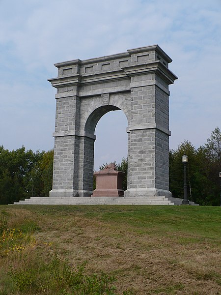 450px-memorial arch of tilton 1882