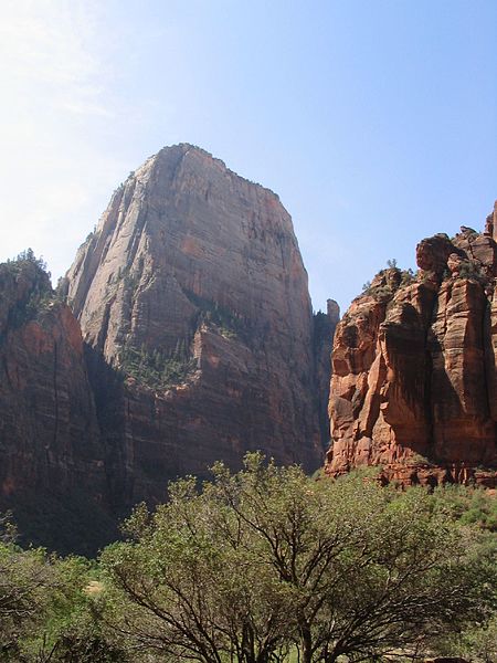 450px-the great white throne%2c zion canyon%2c zion national park%2c utah %281026198740%29