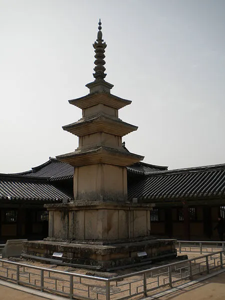 450px-three storied stone pagoda at bulguksa %28south korea%29 001