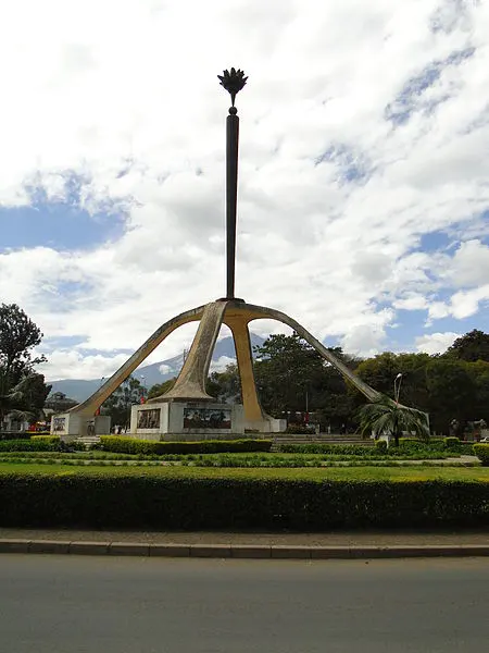 450px-uhuru monument aug 2011