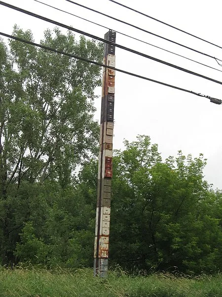 450px-world%27s tallest filing cabinet - burlington%2c vermont %2817261971902%29