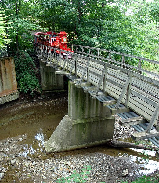521px-erie zoo train bridge