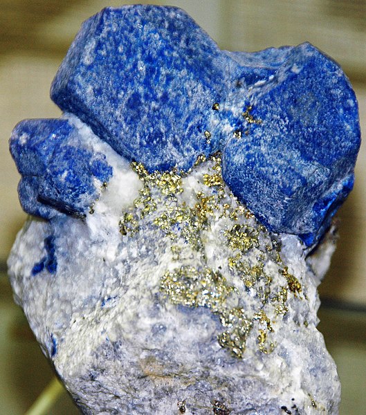529px-lazurite in pyritic marble %28badakhshan%2c afghanistan%29 %2849166882696%29