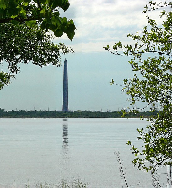 548px-san jacinto monument from baytown