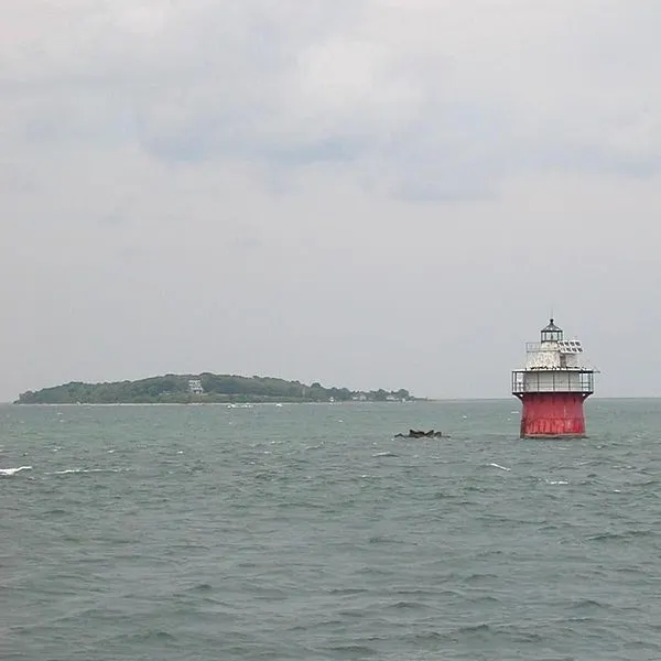600px-duxbury pier lighthouse and clarks island
