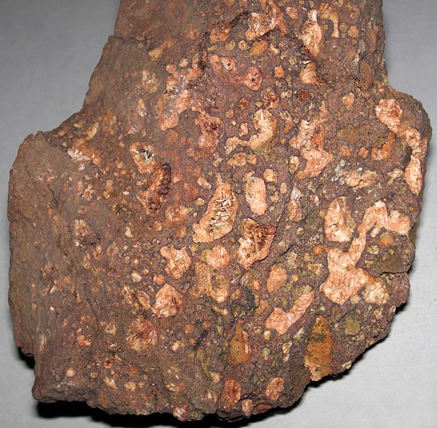 612px-amygdaloidal basalt %28two harbors basalts%2c north shore volcanic series%2c mesoproterozoic%2c 1097-1098 ma%3b burlington bay%2c two harbors%2c minnesota%2c usa%29 1