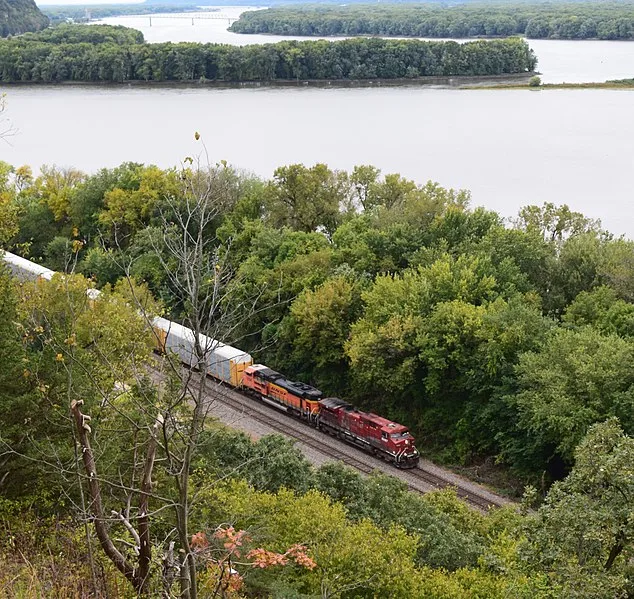 634px-mississippi river near savanna illinois with railroad train oct 4 2015