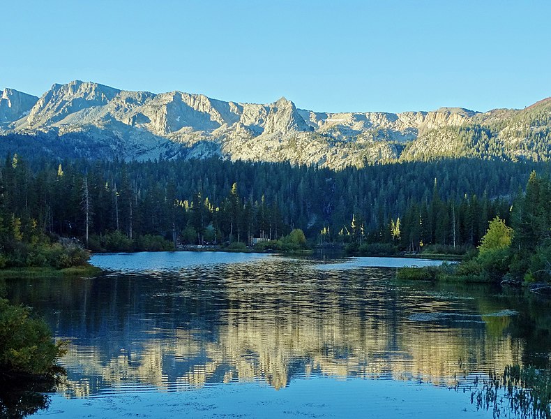 790px-first light on twin lakes%2c mammoth lakes%2c ca 9-16 %2829840800740%29