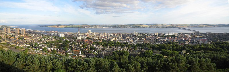 799px-dundee and firth of tay from dundee law