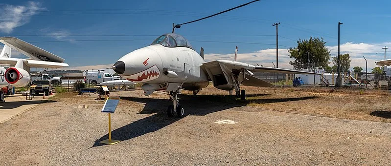 799px-grumman f-14a tomcat at oakland aviation museum%2c june 2022
