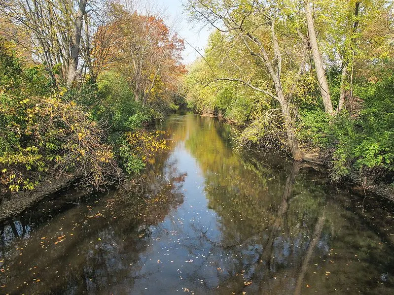 799px-red cedar river michigan state university 27 october 2014