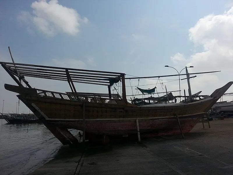 800px-a country fishing vessel. al corniche. al khor. qatar - panoramio