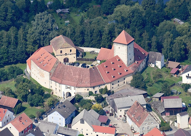800px-aerial image of the burg dagestein %28view from the south%29