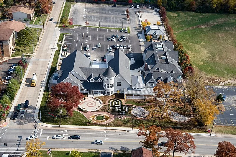 800px-aerial of the magic house%2c st. louis children%27s museum