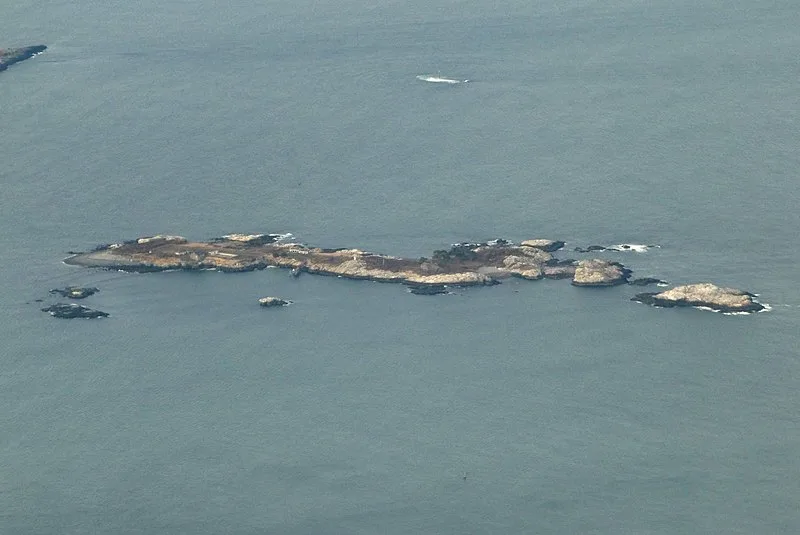 800px-aerial view of children%27s island and cormorant rock%2c march 2022