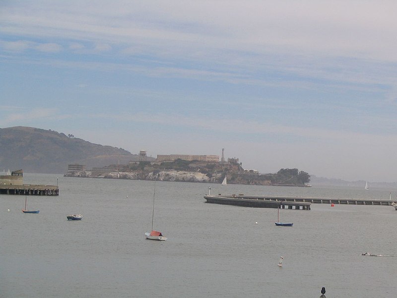 800px-alcatraz island from san francisco maritime national historical park%2c san francisco%2c california %2893201052%29