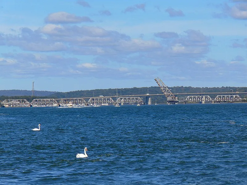 800px Amtrak Old Saybrook E28093 Old Lyme Bridge from south2C from river 28201729 800px-amtrak old saybrook %e2%80%93 old lyme bridge from south%2c from river %282017%29