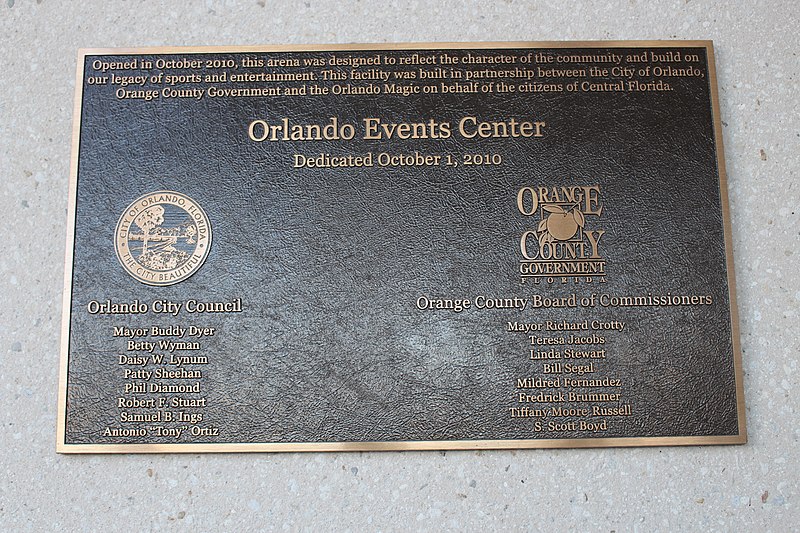 800px-amway center%2c orlando events center plaque