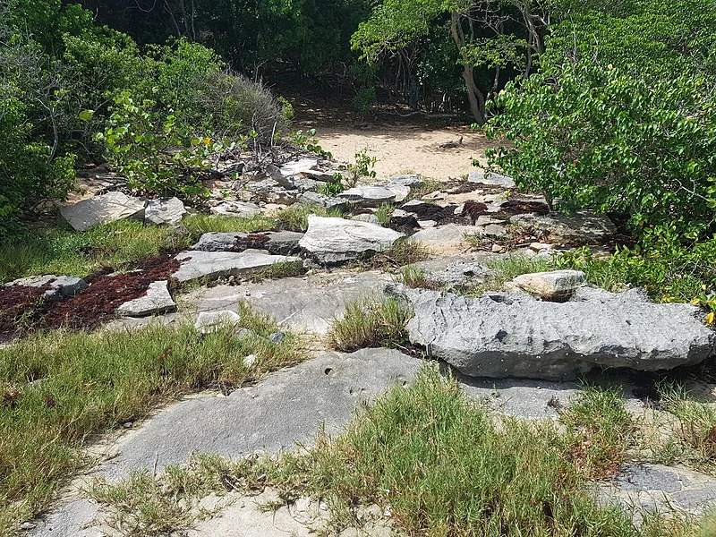 800px-anse des rochers %28guadeloupe%29