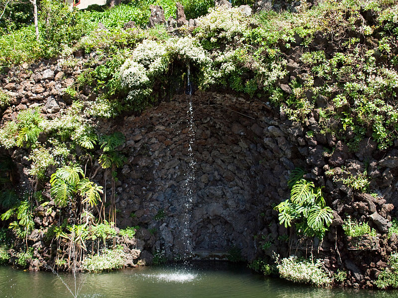 800px-artificial cave in jardim do monte - funchal%2c madeira island