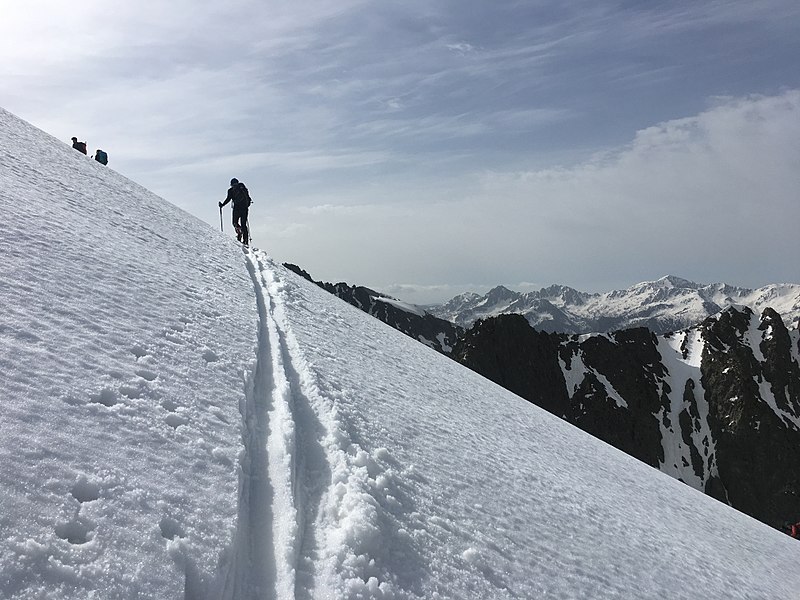 800px-back country skiing at %22cime de la lombarde%22 %2c southern french alps