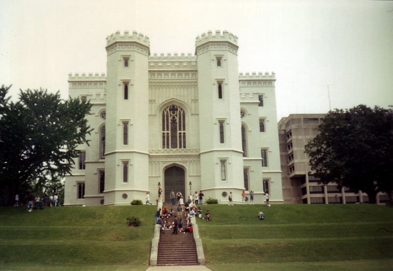 800px-baton rouge old state capitol steps 1994