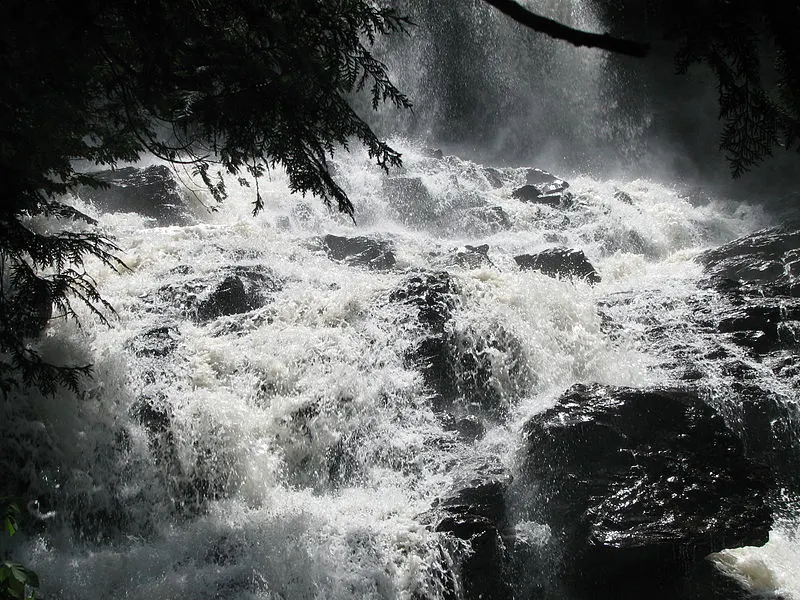 800px-beaver brook falls