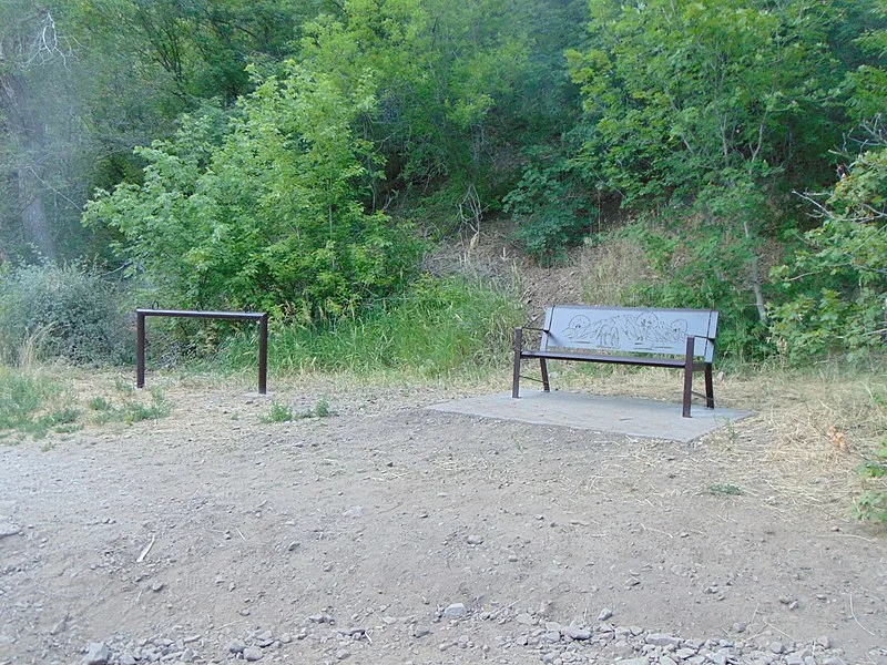 800px-bench along left fork maple canyon trail%2c utah%2c jul 16