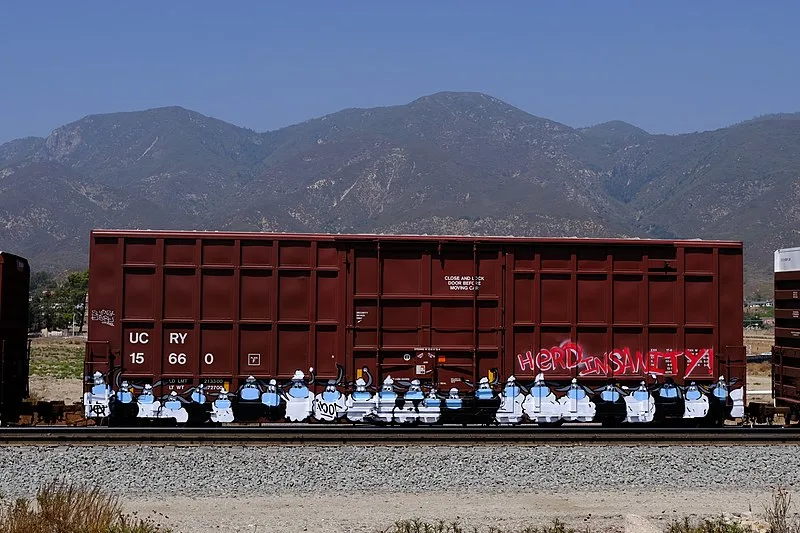 800px-benching freight train graffiti in socal %28august 20th 2021%29 %2851412675425%29