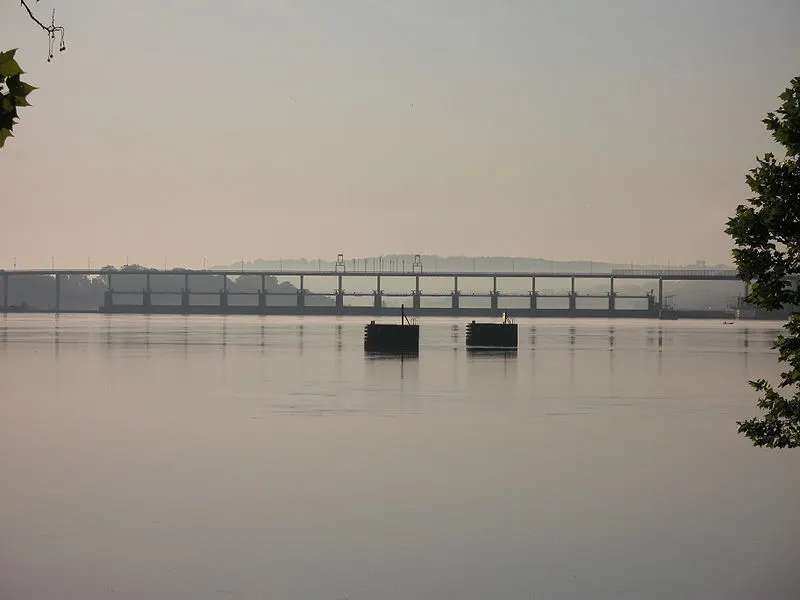 800px-big dam bridge 3