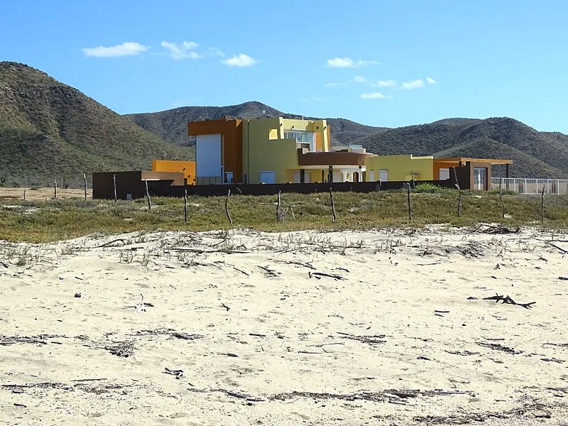 800px-boat-shaped house - cerritos beach - near todos santos - baja california sur - mexico %2823749001246%29