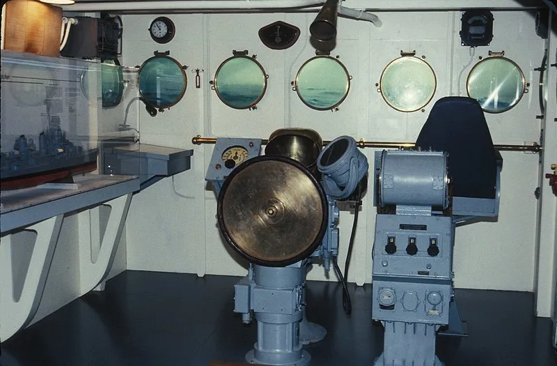 800px-bridge of uss fletcher %28dd-445%29 at the u.s. navy museum%2c washington%2c d.c. %28usa%29%2c on 26 february 1972