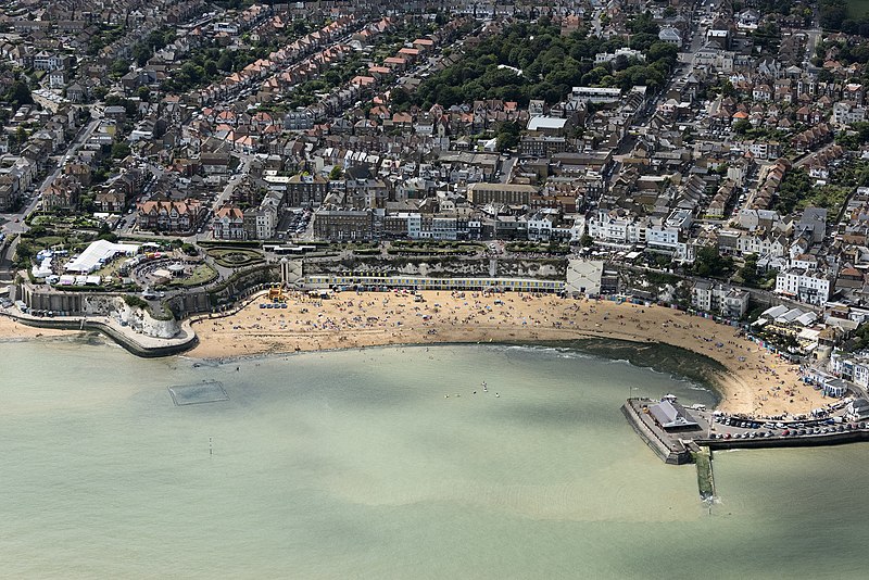 800px-broadstairs aerial image %2843480169685%29