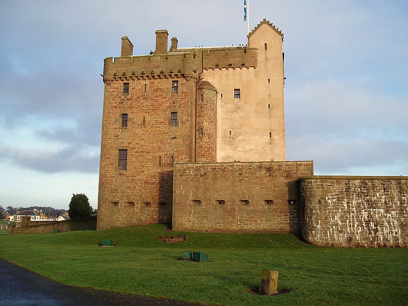 800px-broughty castle - geograph.org.uk - 2205523