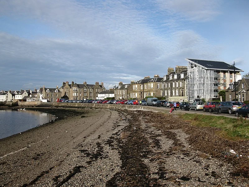 800px-broughty ferry beach - geograph.org.uk - 2656733