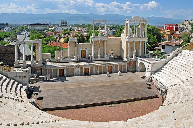 800px-bulgaria bulgaria-0785 - roman theatre of philippopolis %287432772486%29