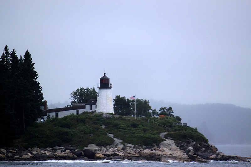 800px-burnt island light%2c boothbay harbor%2c maine %284920936495%29